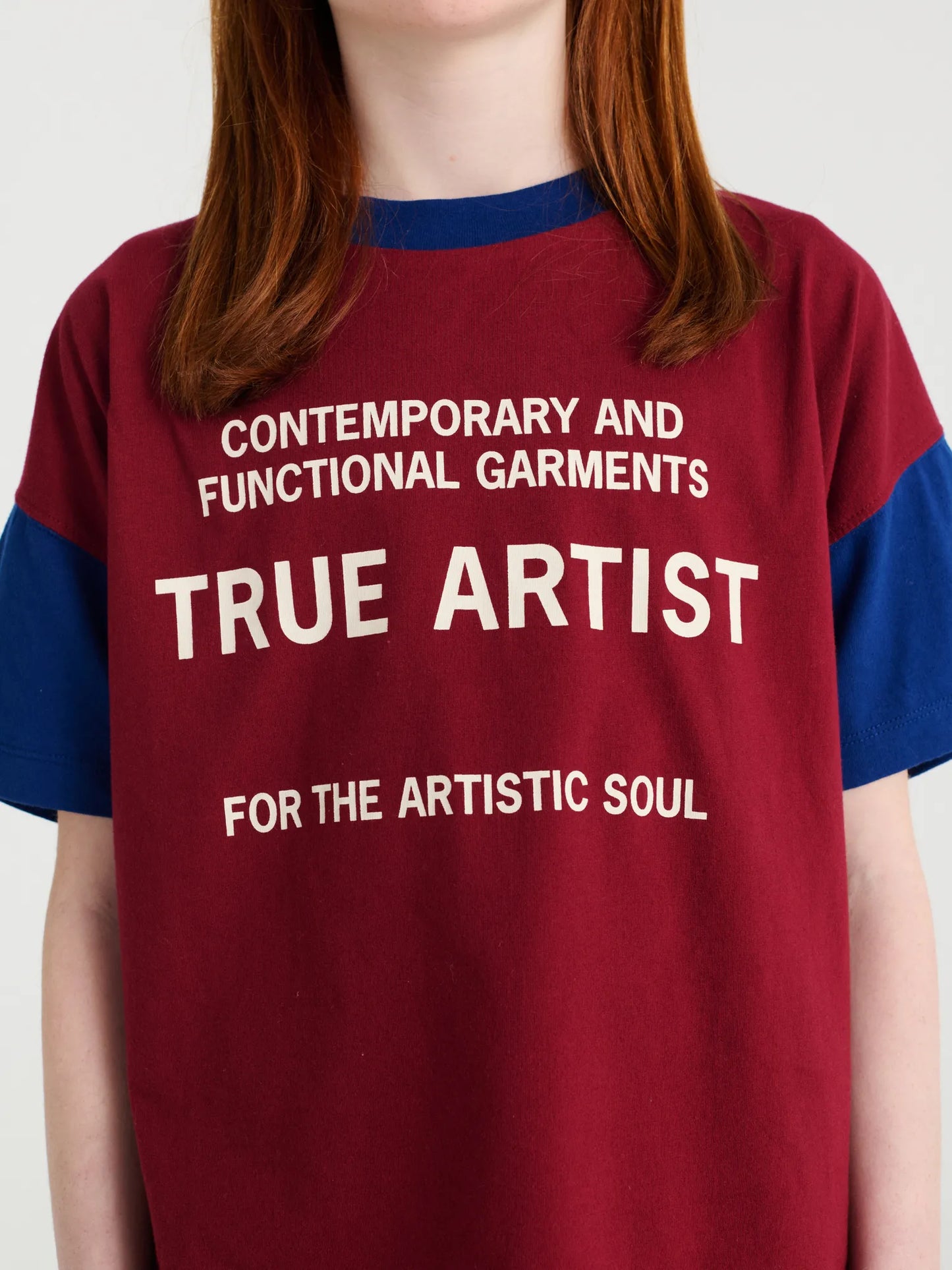 T-shirt in Burgundy Red